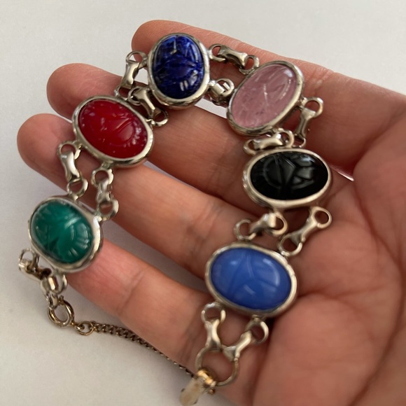 Carved lucite scarab silver tone bracelet - Picture 5 of 6